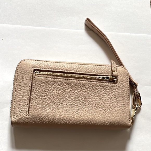 EUC Fossil Wristlet - Picture 2 of 5